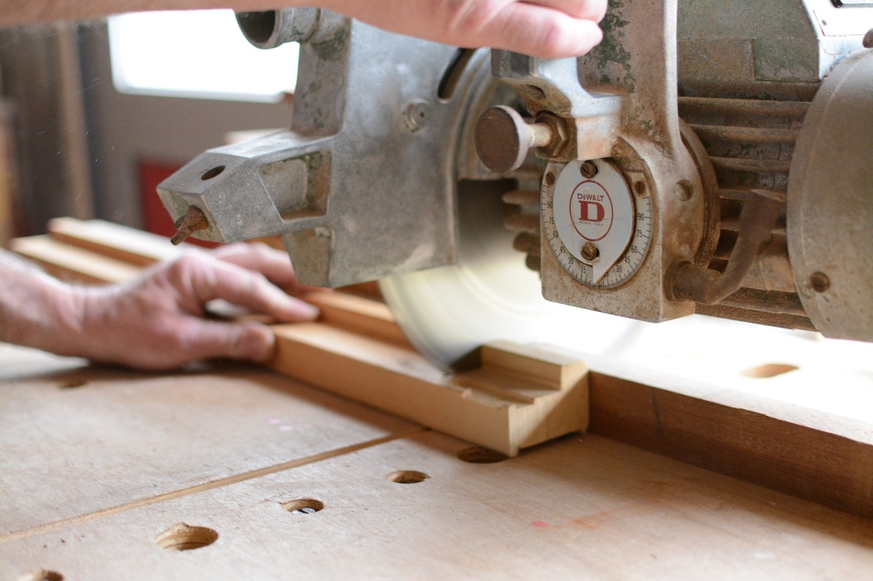 Todo tipo de trabajos de carpintería, puertas, ventanas, armarios, suelos de parquet, tarima, cocinas, reparaciones, los mejores profesionales a su servicio.